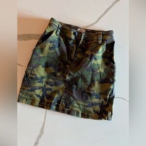 Vintage wash camo skirt